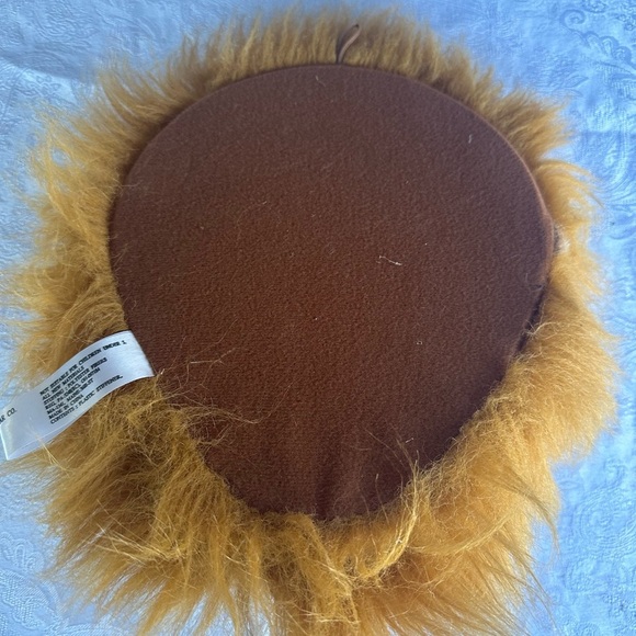 Lion Plush Wall Decor - Picture 4 of 6